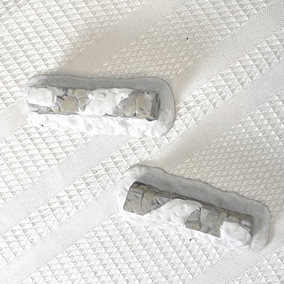 Christmas Village Snowy Stone Wall  Porcelain 2 Segments 1.25" x 3" Winter - Picture 3 of 6